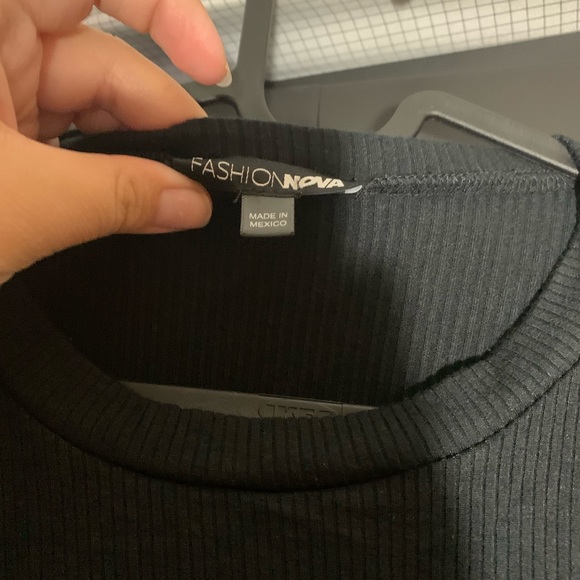 Black tops - Picture 3 of 4